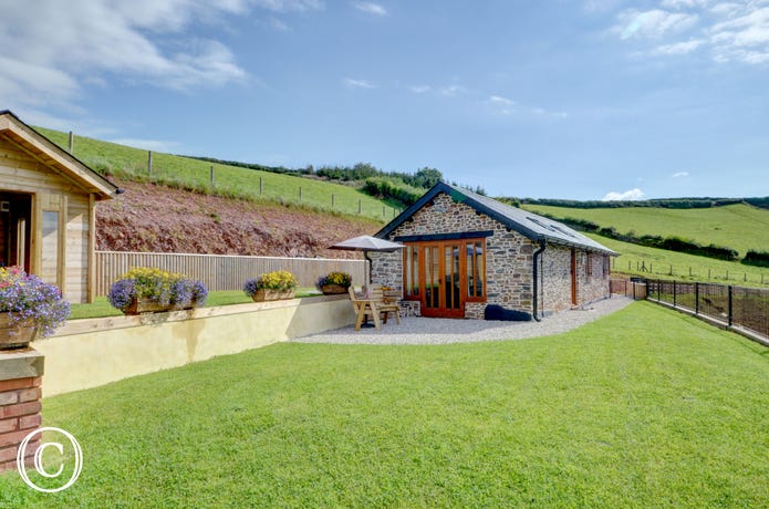 This high quality, single storey, rural retreat is in a most idyllic location with stunning views of Devon's wonderful countryside